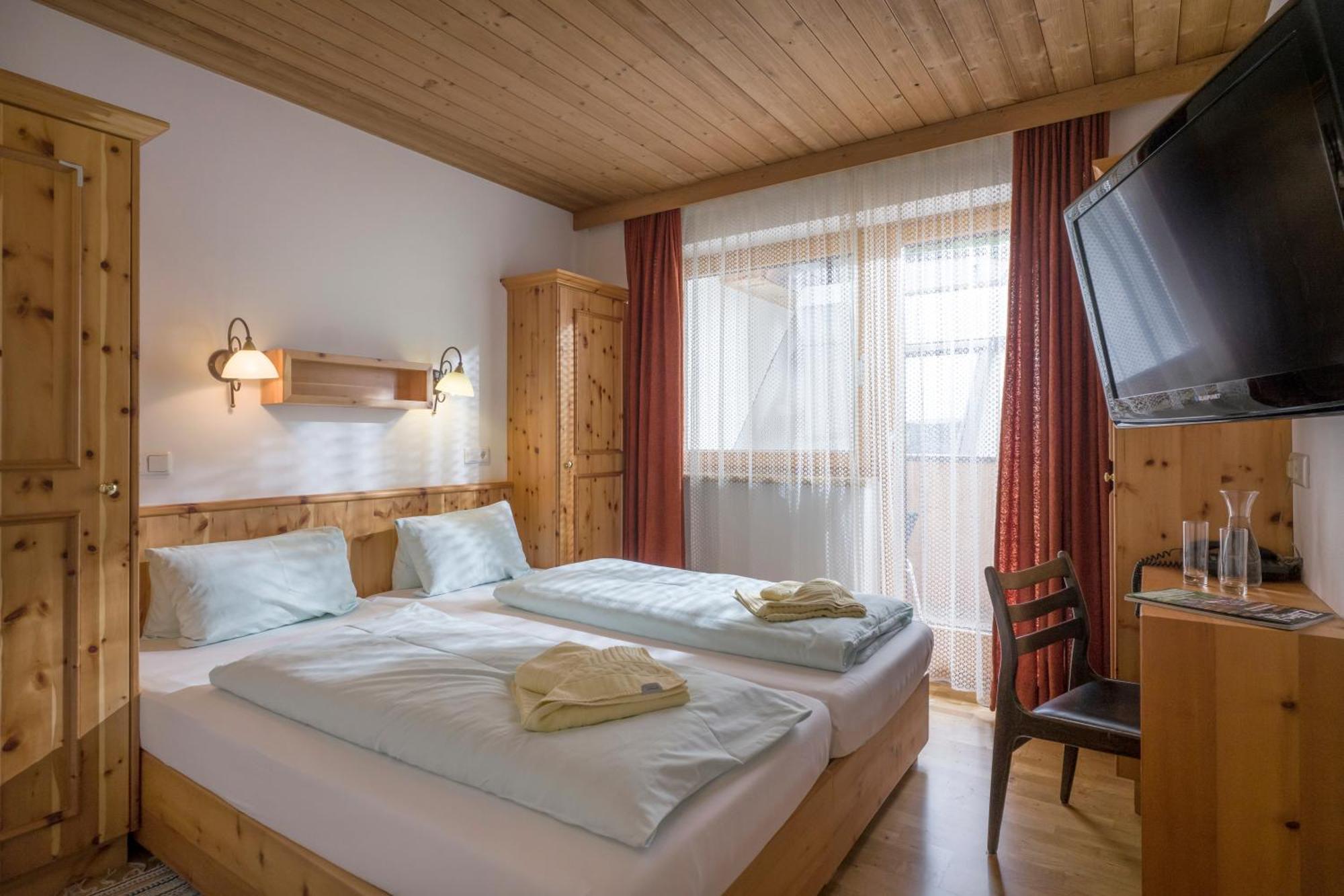 Hotel Mitterhof ゲルロス 部屋 写真